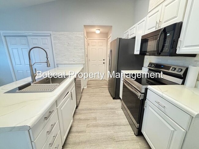 Building Photo - 2319 Blue Haven Ln