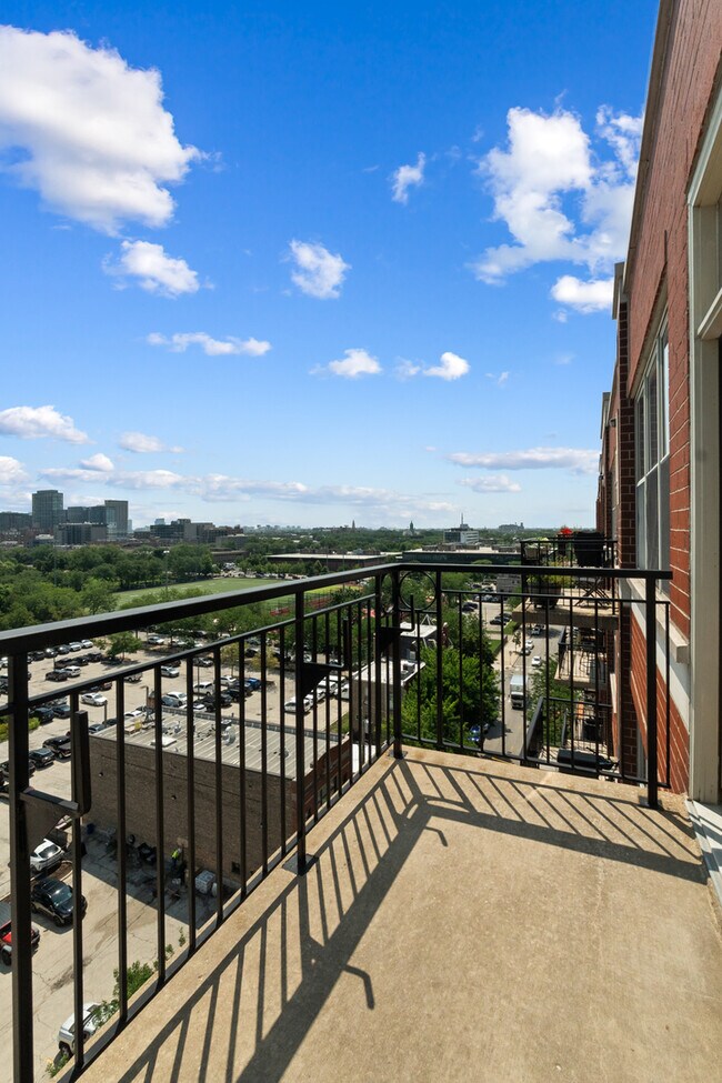 Building Photo - 6 S Laflin St
