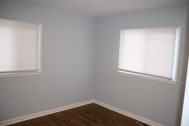 Building Photo - 264 Highland Dr