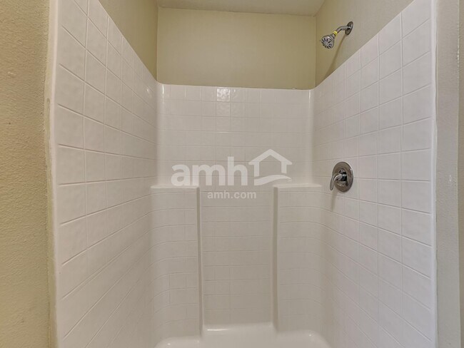 Building Photo - 1014 Brenton Leaf Dr