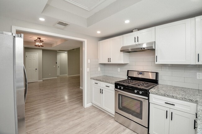 Building Photo - 22018 Grand Forks Dr