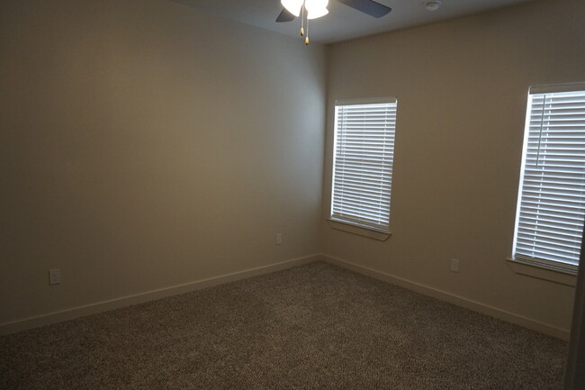 Building Photo - Townhome Located South Of Town Near Cooper...