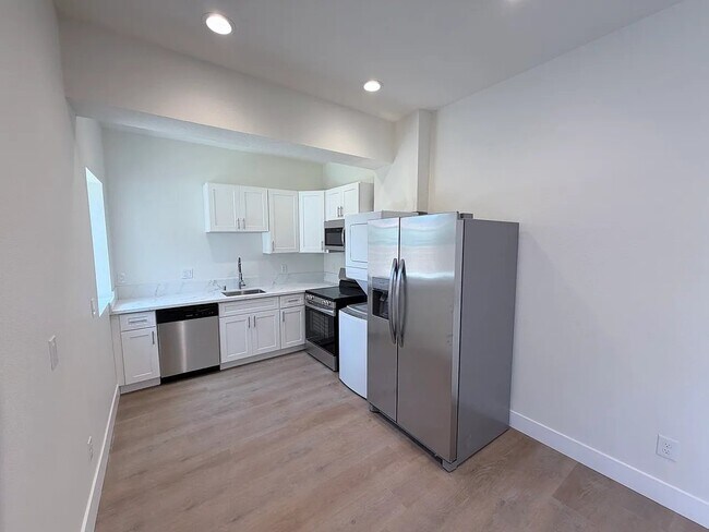 Building Photo - 4686 Whispering Woods Ct