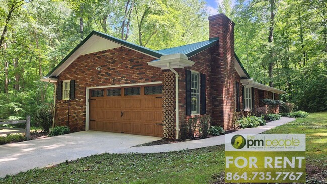 Building Photo - Beautiful 3/2 on Wooded Lot!