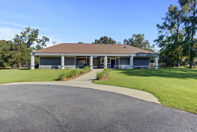 Building Photo - 207 N Pembroke Dr