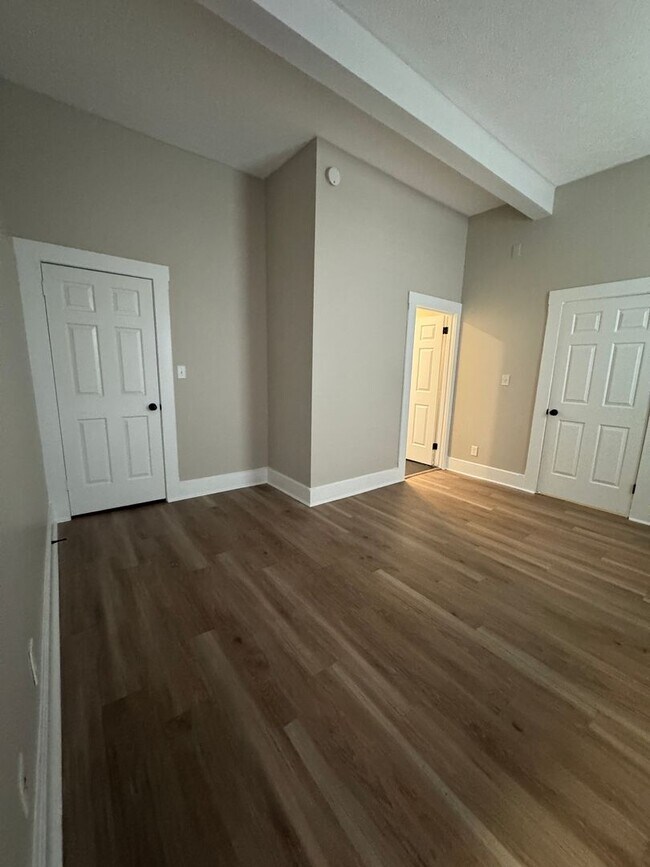 Building Photo - 1618ELL