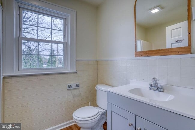 Building Photo - 1031 S Dupont Blvd