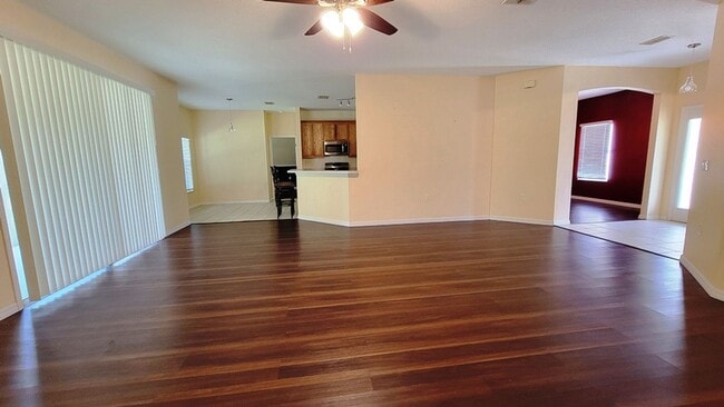 Building Photo - Large Citrus Springs 4/2/2