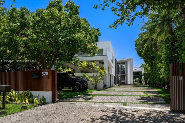 Building Photo - 528 Lakeview Ct