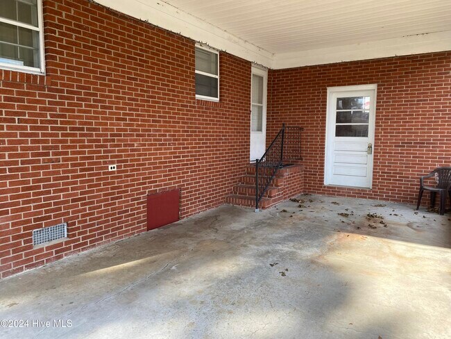 Building Photo - 412 Haw Branch Rd