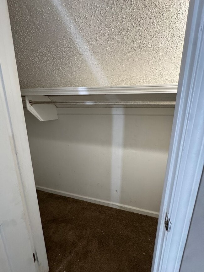 Building Photo - 3 Bed / 2 Bath off of South Caraway Available Now