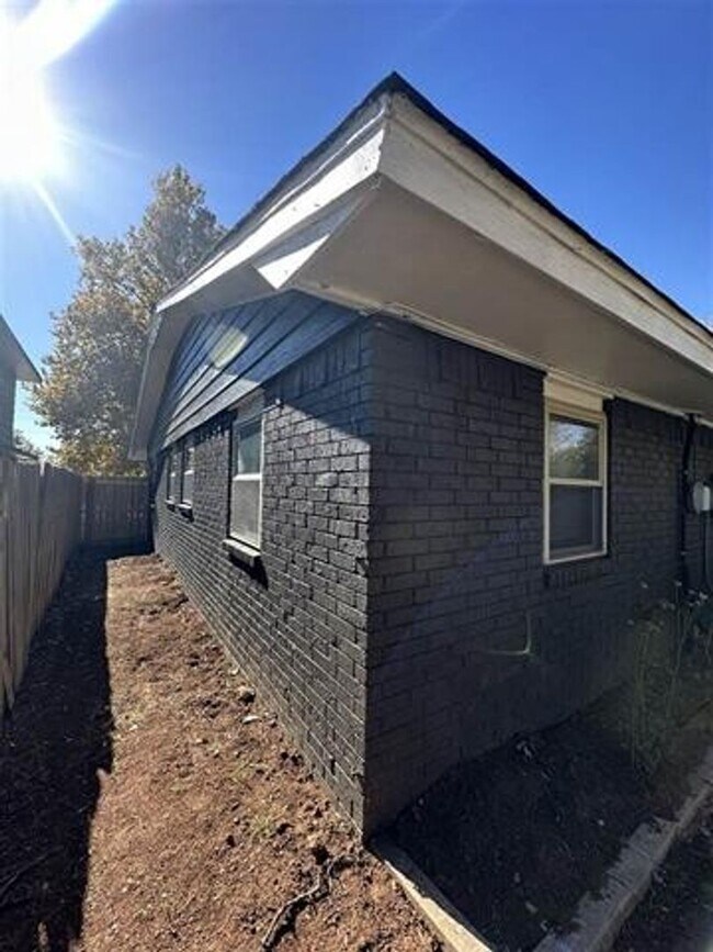Building Photo - 158 SW 69th St