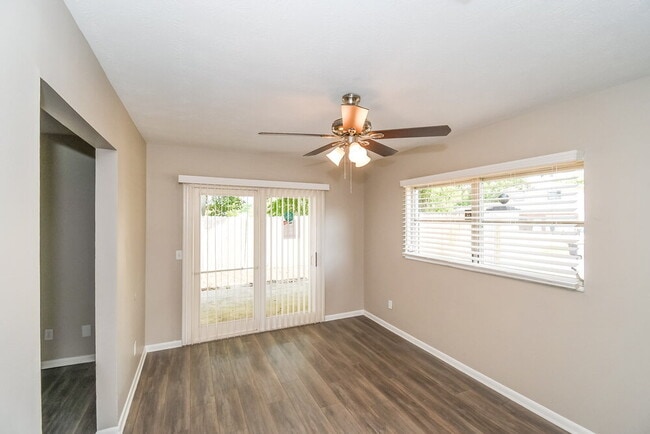 Building Photo - 5942 Jaguar Dr W
