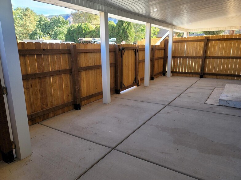 Building Photo - 168 E 70 S