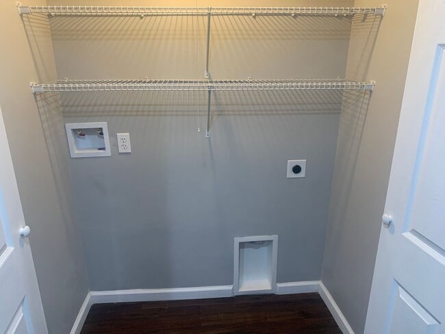 Building Photo - Utilities included - 1 bedroom - ***NO PET DOGS***