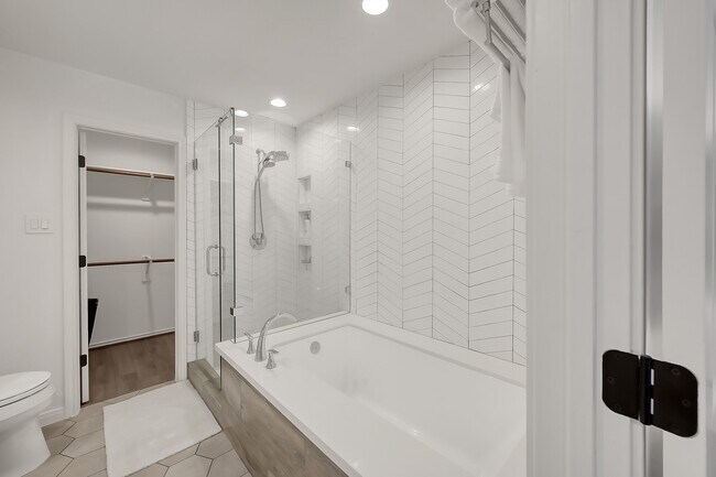 Building Photo - 246 N Walden Elms Cir