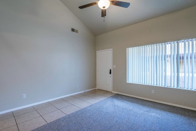 Building Photo - Spacious Updated Townhome in Downtown St. ...