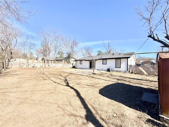 Building Photo - 5330 Wellington Dr