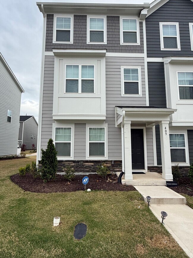 Building Photo - 409 Deercroft Dr