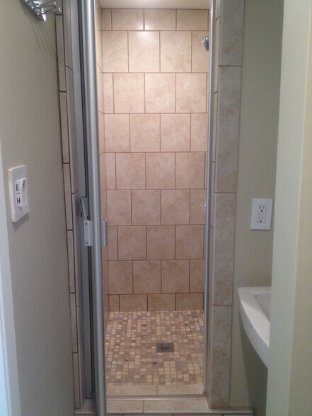 downstair bath - 100 Driftwood St