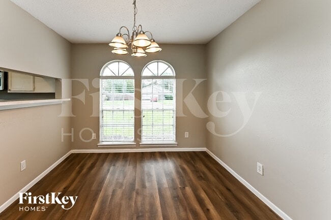Building Photo - 10811 Forest Leaf Dr