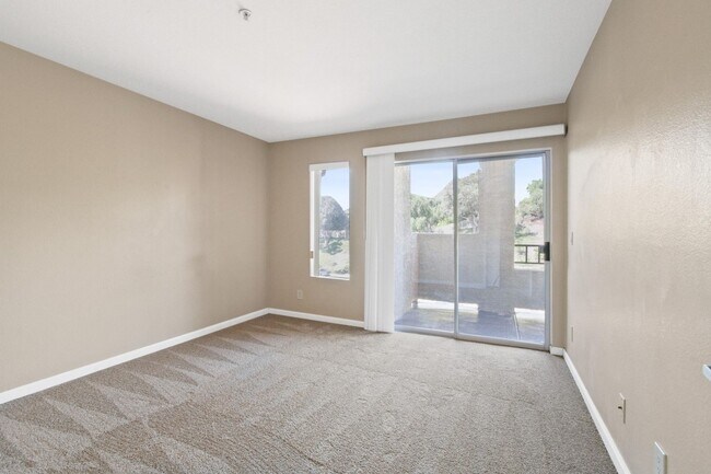Building Photo - 1BR Condo with Private Balcony, Central A/C & Community Amenities in Corona