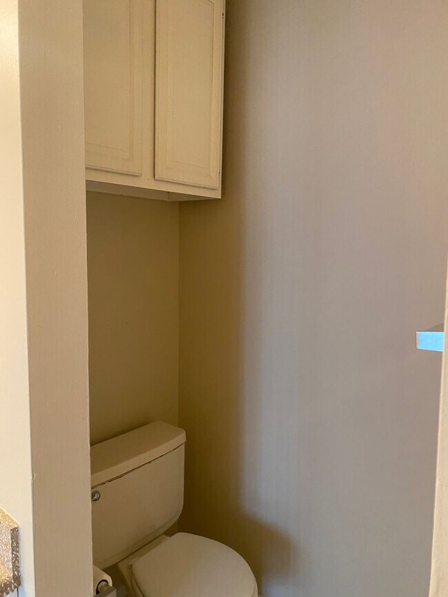 Building Photo - K242 - Croix #219