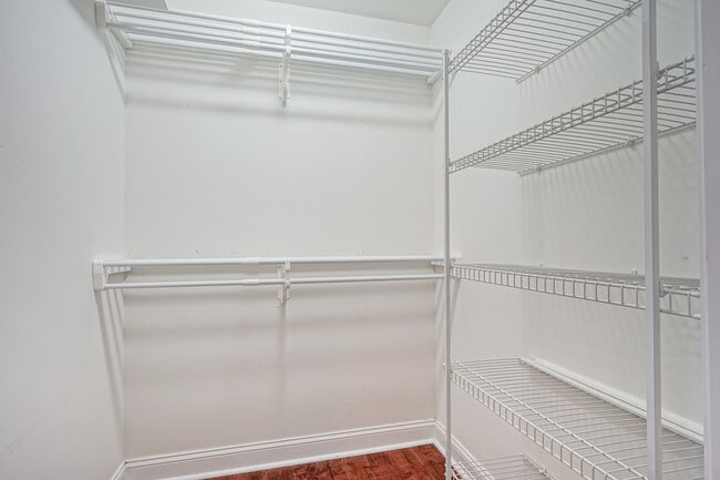 Building Photo - 6 Strawberry St