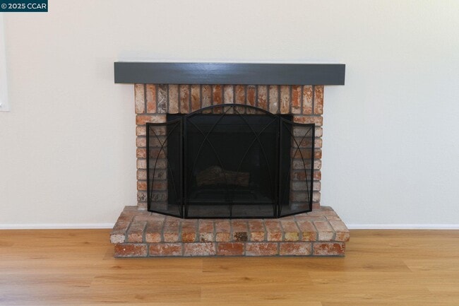 Building Photo - 555 Willow Ct
