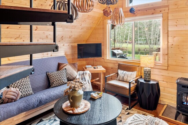 Building Photo - 102 Tahoma Pl