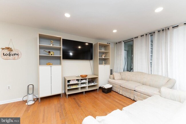 Building Photo - 1832 Metzerott Rd