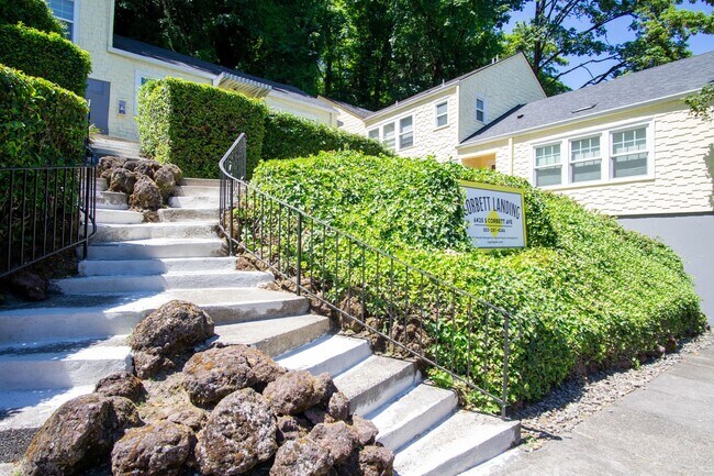 Primary Photo - Cottage Cutie in John's Landing: HWs, Big ...