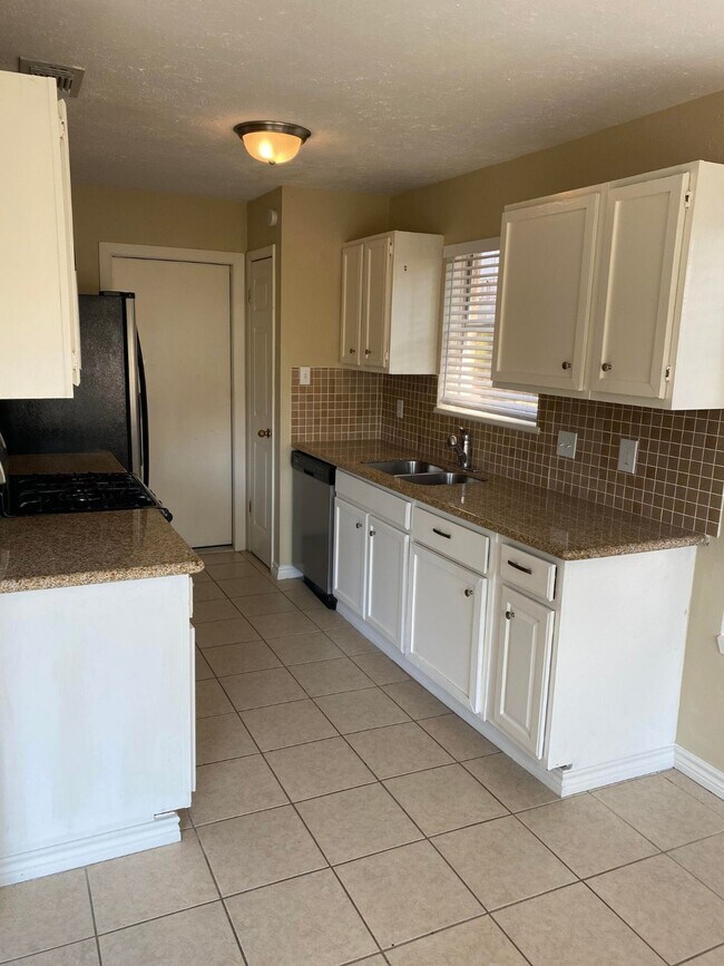 Building Photo - 18635 Bridoon Dr