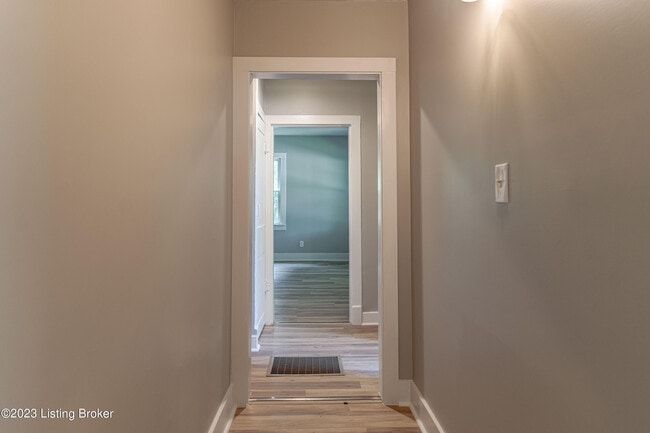 Building Photo - 1886 S Bardstown Rd