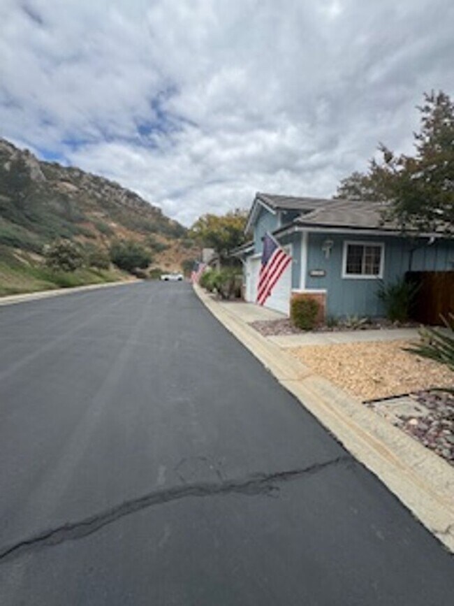 Building Photo - 2 Bedroom 2 Bathroom Condo Living in Great Community Located At West Village Of Singing Hills HOA.