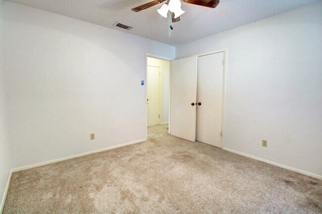 Building Photo - 758 Brighton Ln