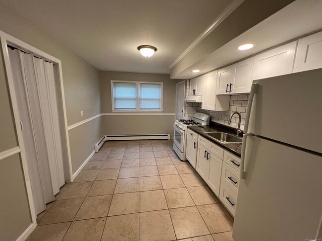 Building Photo - 36 Oak Ridge Dr