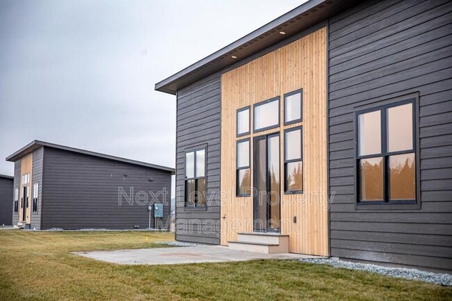 Building Photo - 1530 Trumble Creek Rd