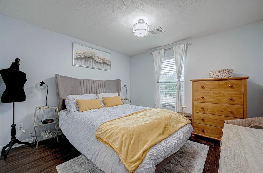 Building Photo - 14947 Trinity Meadow Dr