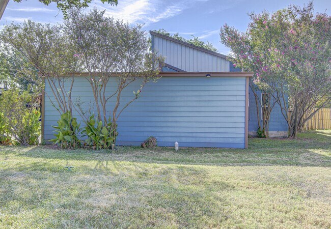 Building Photo - 1807 Briar Hill Dr
