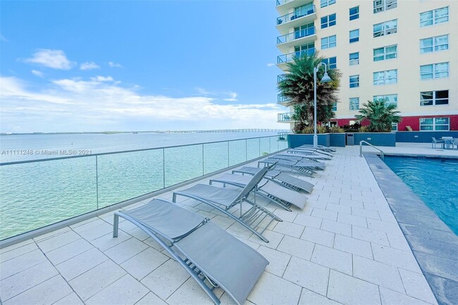 Building Photo - 1155 Brickell Bay Dr