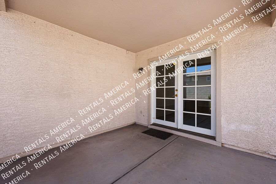 Building Photo - 2454 E Orchid Ln