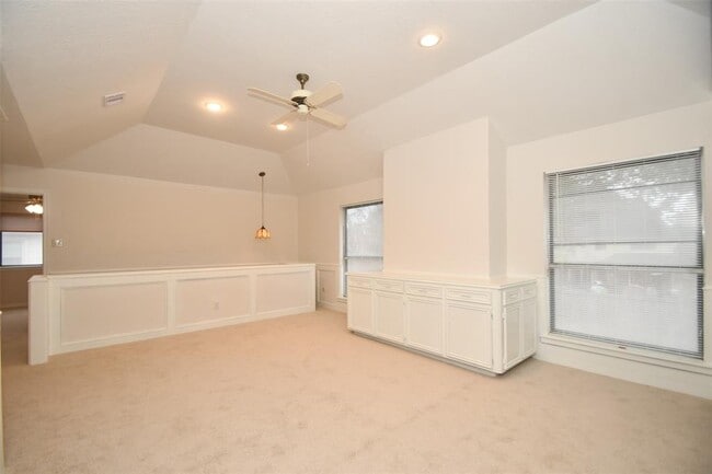 Building Photo - 7614 Club Lake Dr