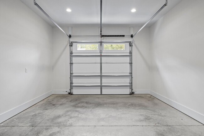 Building Photo - 5603 Sound Dr