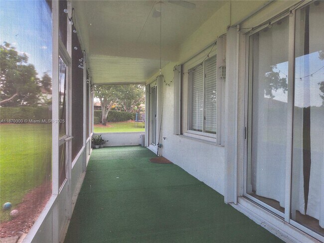 Building Photo - 440 SE 25th Dr