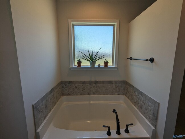 Building Photo - 152 Summer Pointe Ln