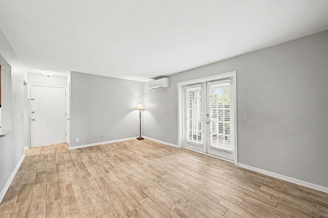 Building Photo - Fantastic 1BR/1BA condo in the desirable Georgetown Condominiums in the heart of Green Hills!