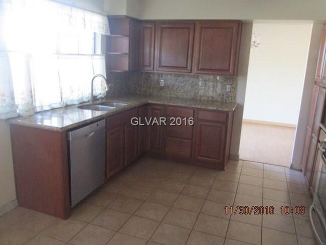 Building Photo - 6352 Sandpiper Way