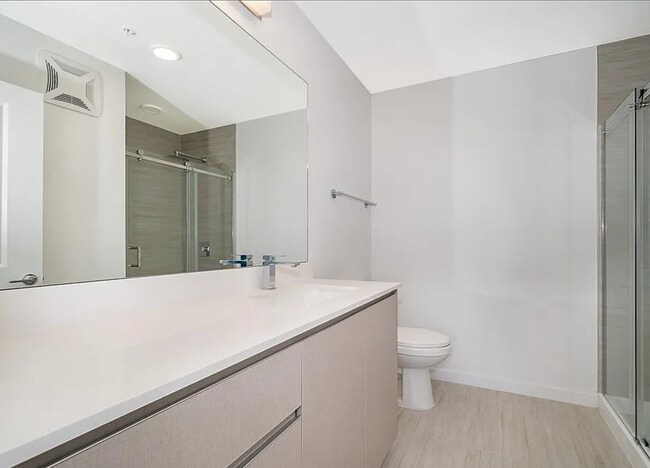 Building Photo - Top Floor Corner Unit – Brand New 3/2 Condo with Balcony in Millenia Park *** Only $1995/mo ***
