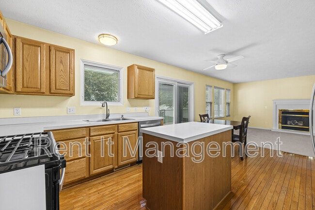 Building Photo - 5820 S 157th St
